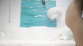 【千人斩探花】约了个白裤少妇，特写口交镜头前后入抽插猛操干出血来了，只好深喉口爆