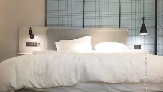 【小宝寻花】约了个极品颜值甜美妹子啪啪，舌吻调情口交舔奶骑乘猛操呻吟娇喘诱人