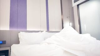 【赵总寻花】北京极品大妞说时间不够只能聊会天就走，结果半推半就还是给上了，把妹子逼都操疼了