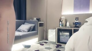 【赵总寻花】外表清纯的牛仔裤大长腿美女，给完钱立刻化身黑丝骚货，激情输出干完就走