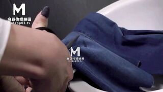 【麻豆传媒】艾秋【爱露出的咖啡店员】众目视奸与精液春宫，高清720P原版首发【MD-0211】