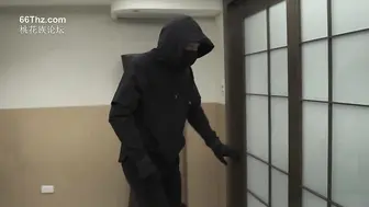 笨贼误闯阴道内部