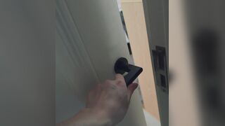 【悠米】《女巡逻官》下 寻找失联同事未果反被罪犯用手铐逮捕！手铐铐脚+吊绑+椅缚+AV棒蛋蛋榨汁+钥匙放在敏感部位拿到并开锁