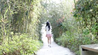 悠米】《调教女M5》美女外出散步被跟踪捂晕，醒来已被驷马绑好+棒棒羔潮+丝袜勒嘴叠加胶带封嘴+大号口球+单手套+开腿器