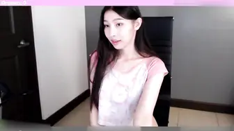 韩国情色女主播Coser福利姬鲜嫩粉屄骑乘玩具肉棒