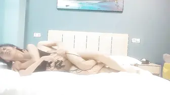 【小夏寻花】极品嫩妹私密生活，劲爆刺激高潮体验，老金式享受。