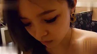 台湾约炮奶子超大的00后萝莉美容师，耐操和耐干不让射脸最后全射在她奶子上