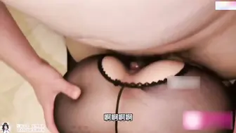 泰式按摩师前列腺排毒，黑丝嫩妹的粉穴按摩法