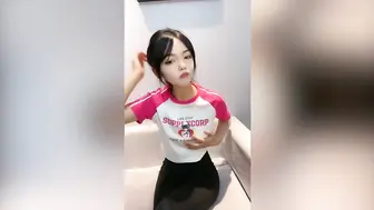 萝莉主播赠与男粉丝操她的福利