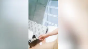 萝莉少妇深喉吃屌相互69射在胸上