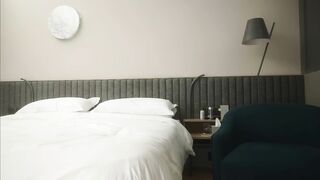 网红主播兼职下海_偷偷拔套操哭妹妹，过程十分惊险刺激！_4K字幕版1