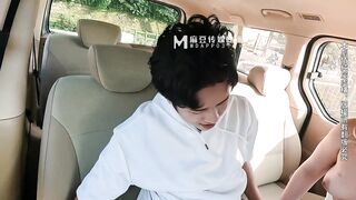 肉肉传媒 RR009 潮吹出租车