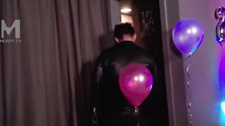 MD-0090秦可欣.雪千夏.女优狂欢跨年派对.淫欲激情色整夜.