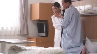 JUR-643 [中文字幕]美丽的已婚女医生，以唾液与爱液滋润资产家患者，进行服从般的亲吻与内射性交-篠原伊代