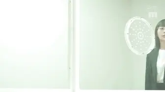 MIDA-405 [无码中文字幕] 在看守所的密闭房间 一边轻声说着超色情的淫语 一边玩弄对方乳头 使对方交代 七泽美亚