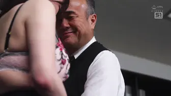 SONE-901 [中文字幕]被抓住把柄的K罩杯女秘书！惨遭恶心社长舔到奶子发涨的乳奴调教实录-鷲尾芽衣