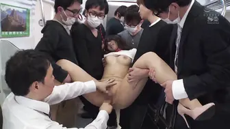 SSNI-229 [中文字幕] 無法抵抗順從電車痴漢 遭人教會高潮巨乳女大生 三上悠亚