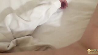 迷奸婴儿肥漂亮美眉呼噜震天睡的像死猪 小穴猛抠 无套插入