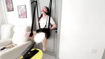 吊起白嫩女大不停强高潮C放尿+固定炮机